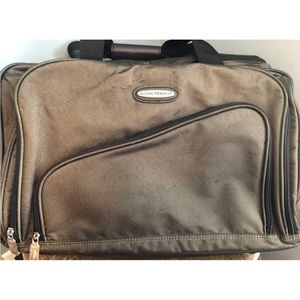 Global Traveler Bag Make An Offer!